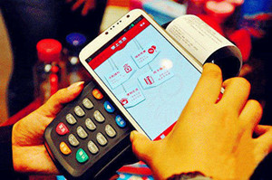 云小宝：手机POS机和传统POS机哪个好用？